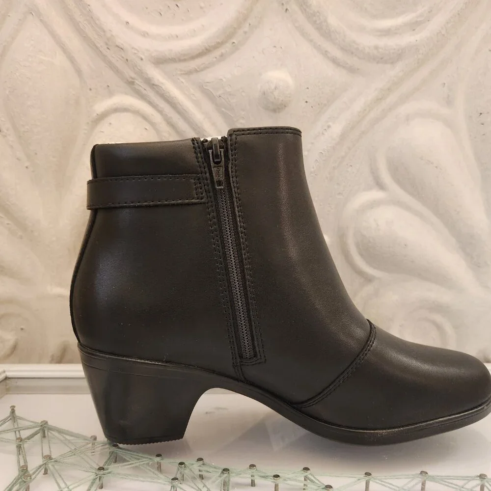 Clarks Black Leather 